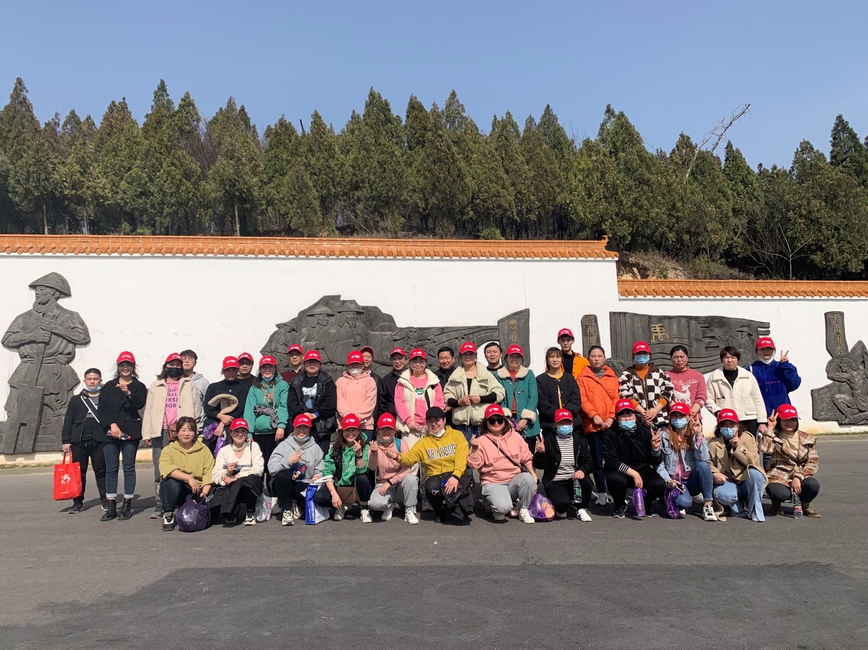 文明登山健康行，志愿服務護環(huán)境——依愛消防開展“學雷鋒日”主題活動
